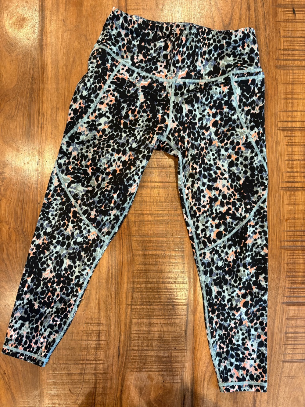 Sweaty Betty 7/8 length Printed Active Leggings in Black, Light Blue & Peach. 10